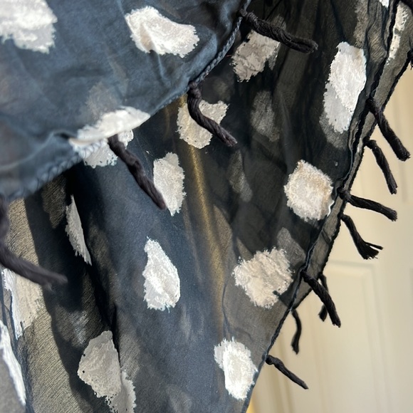 Black gray tasseled square lightweight scarf - Picture 2 of 5